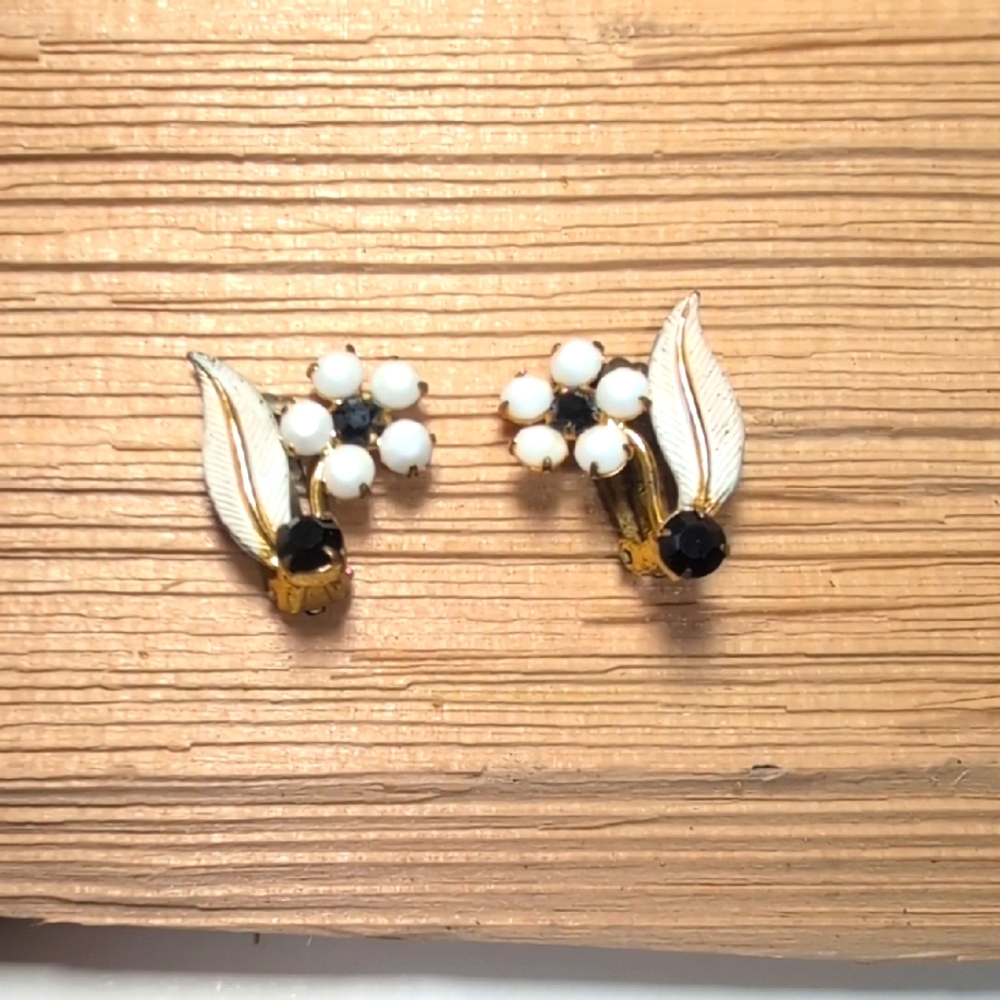 Vintage Made In Austria Flower Clip On Earrings
